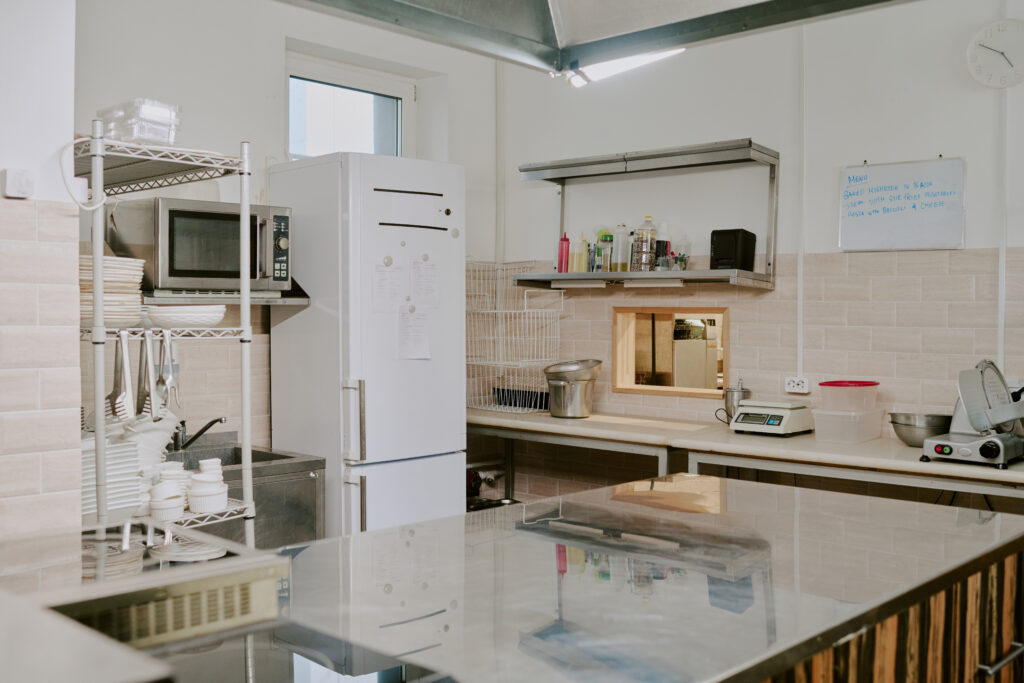 Domestic & Commercial Kitchen Fitters